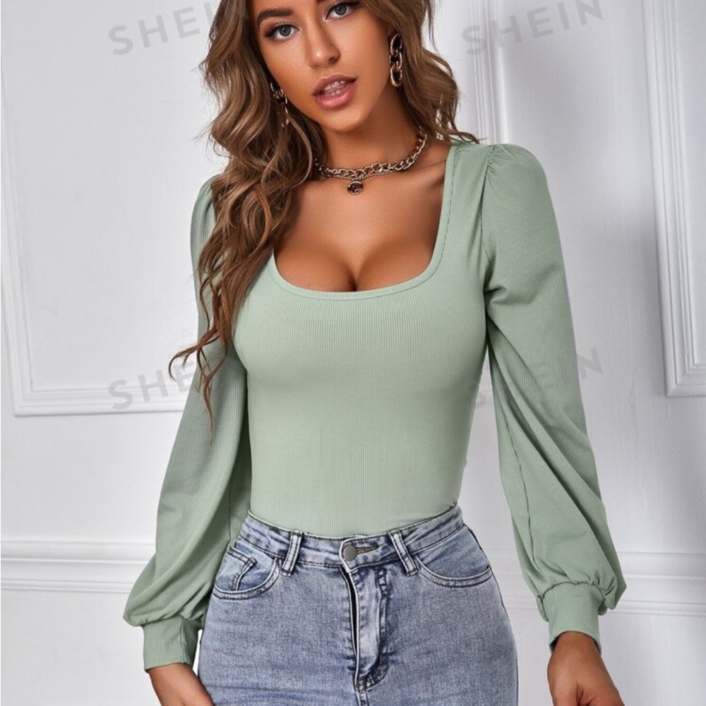 Scoop neck top
